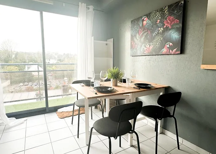 Le Balcon Brestois Apartment *